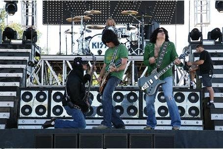 Kiss2007-07-20.jpg (58471 Byte)