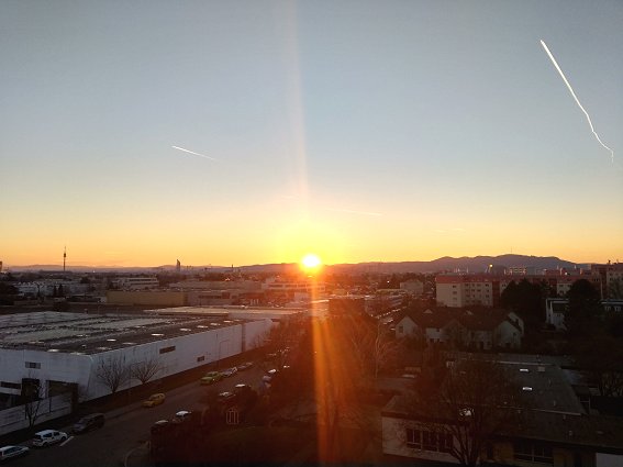 Aussicht64PanoramaHandyfoto2019-02-23klein.jpg (30201 Byte)