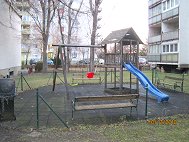 Seyringerstrasse17KinderspielplatzBearbeitetKlein.JPG (11255 Byte)