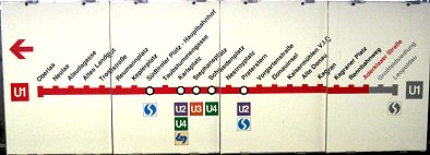 U1AderklaaerstrasseschildRichtungOberlaaKlein.jpg (18836 Byte)