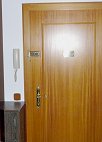 VorzimmerTuereKlein.jpg (4105 Byte)