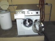 WaschkuecheWaschmaschineKlein.jpg (6941 Byte)